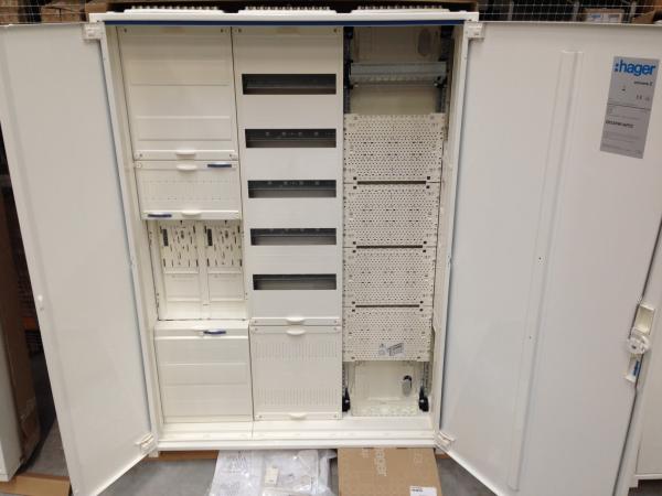 Hager Zählerschrank 2x eHZ Zählerfeld + 1x Verteilerfeld 5-reihig 1100mm mit APZ-Raum + 1x Multimediafeld 1-reihig ZB33S (inkl. Datenschnittstelle und RJ45-Buchse)